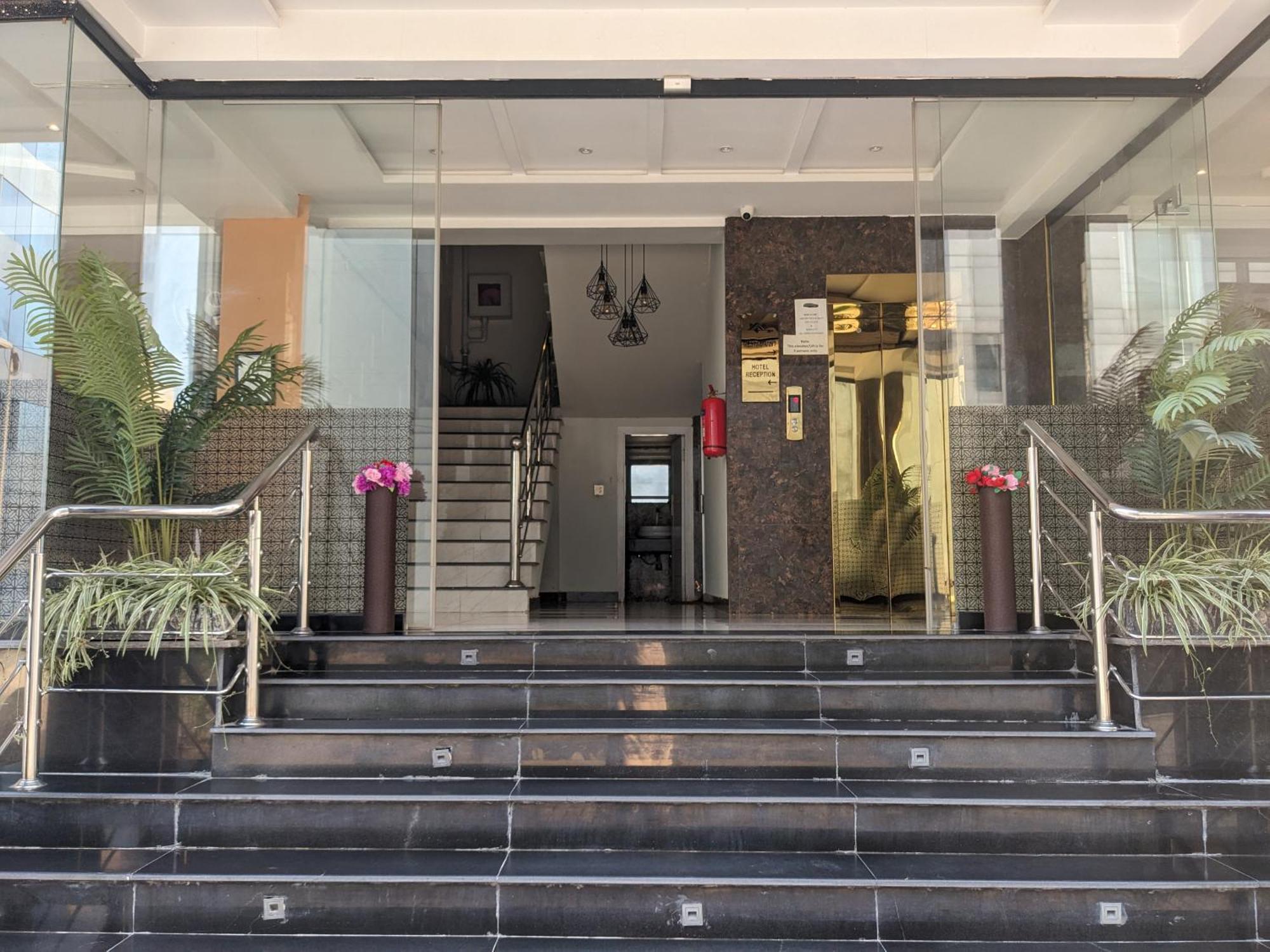 איסלמאבד Nueva Hotel מראה חיצוני תמונה