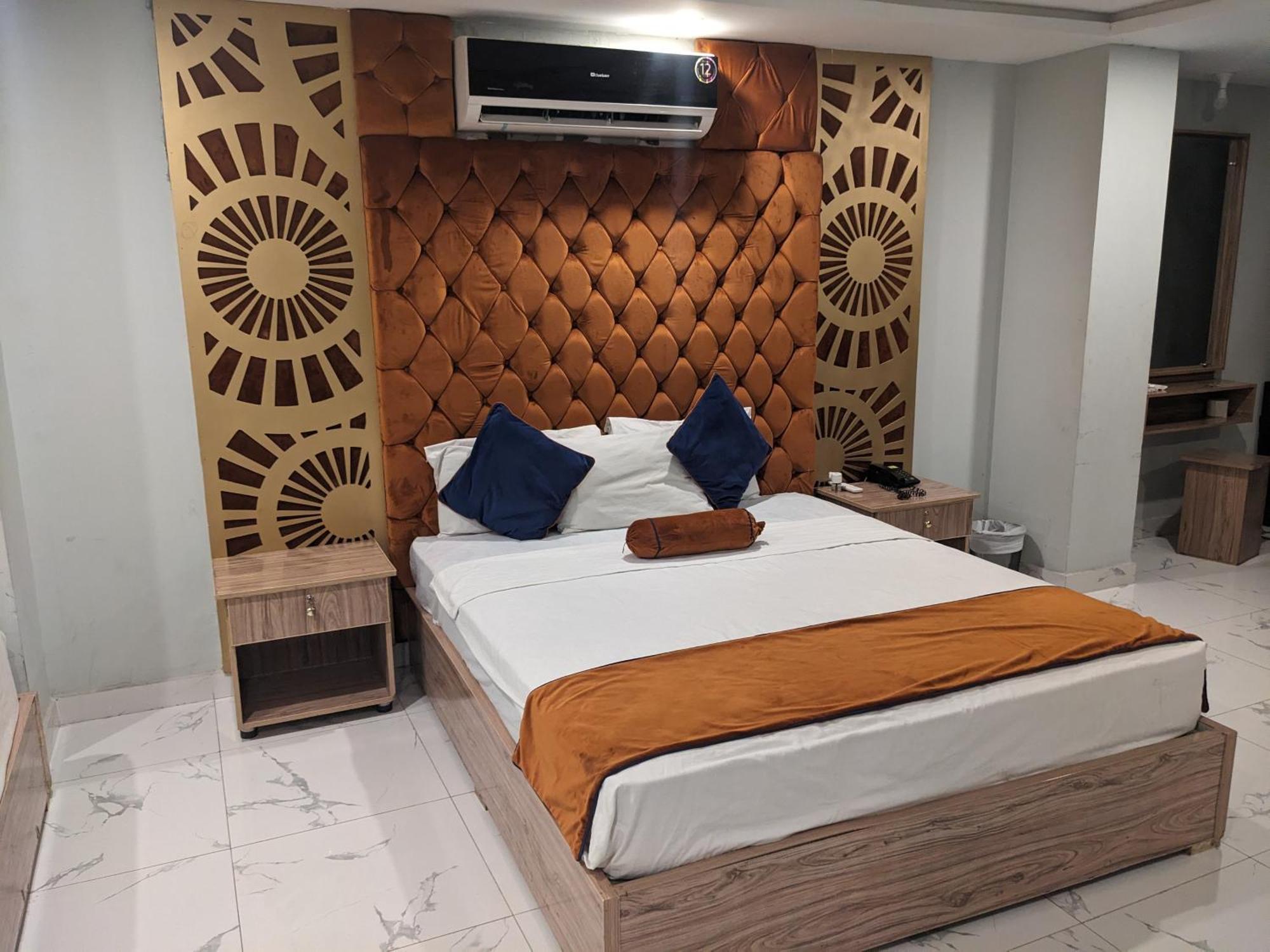 איסלמאבד Nueva Hotel מראה חיצוני תמונה
