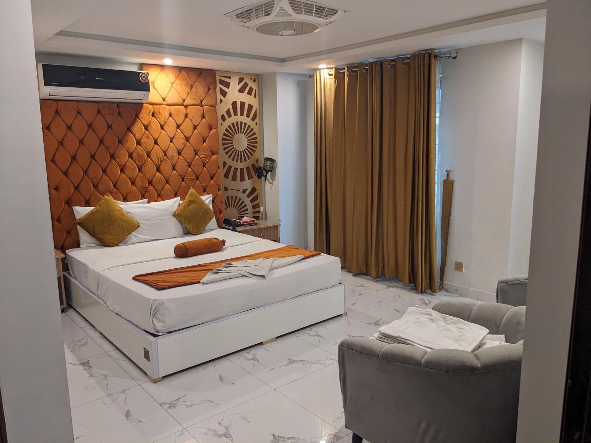 איסלמאבד Nueva Hotel מראה חיצוני תמונה