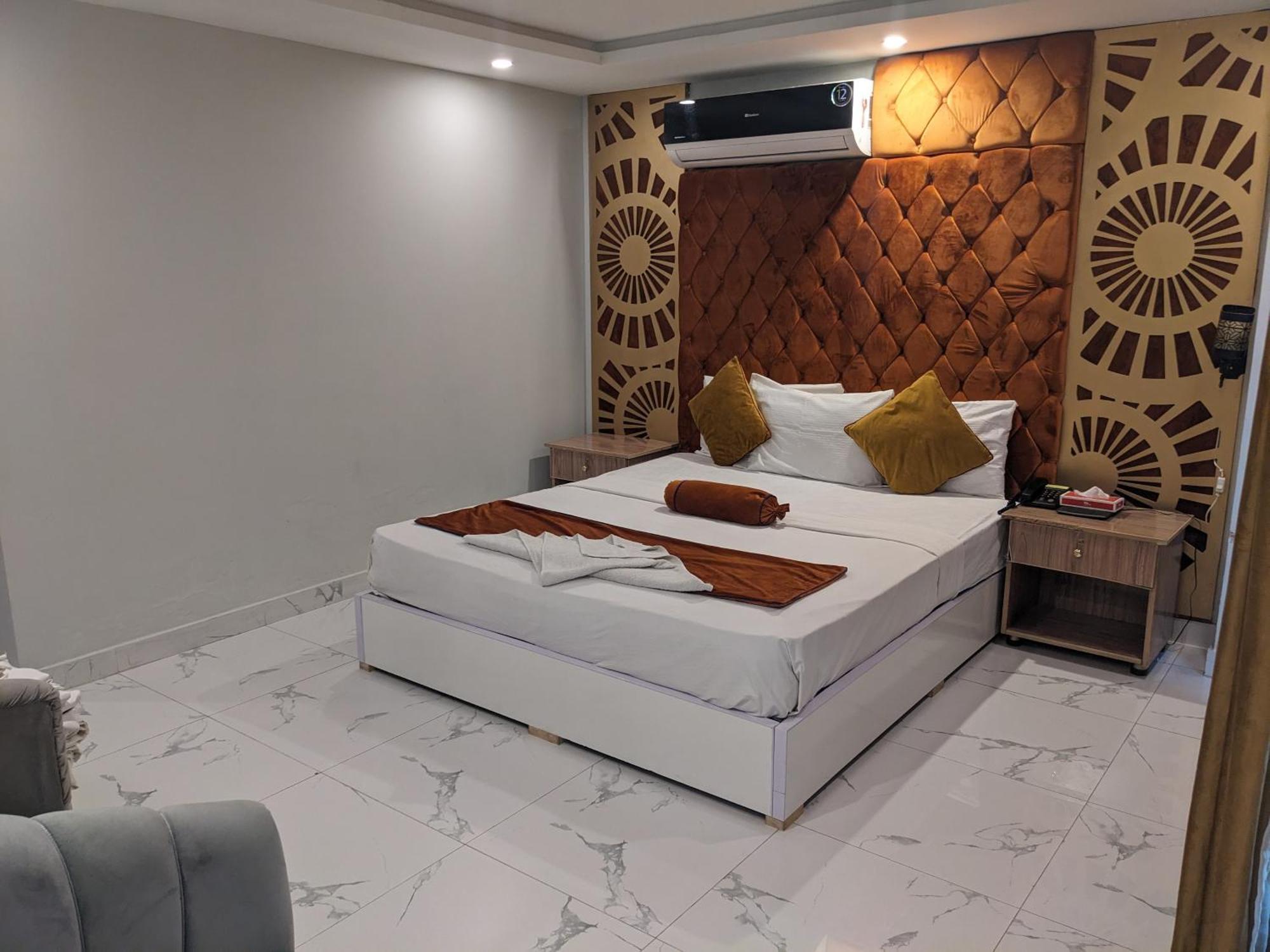 איסלמאבד Nueva Hotel מראה חיצוני תמונה