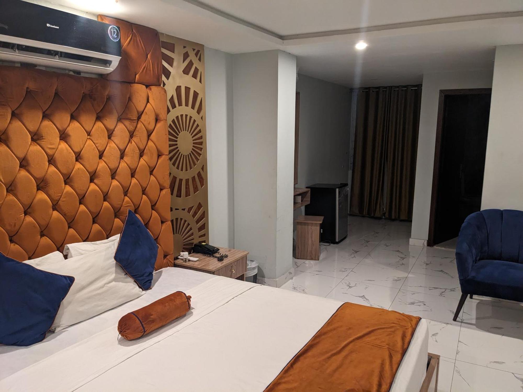 איסלמאבד Nueva Hotel מראה חיצוני תמונה